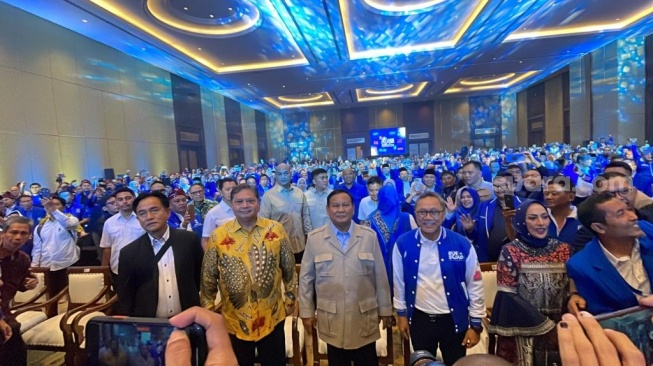 Sejumlah ketua umum partai politik di Koalisi Kebangkitan Indonesia Raya (KKIR) hadir dalam perayaaan HUT ke-25 Partai Amanat Nasional (PAN) di Golden Ballroom, Hotel Sultan, Jakarta Pusat, Senin (28/8/2023). (Suara.com/Novian)