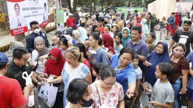 Sahabat SandiUno DKI Jakarta Bersama Fafi Peduli Gelar Bazar Sembako Murah