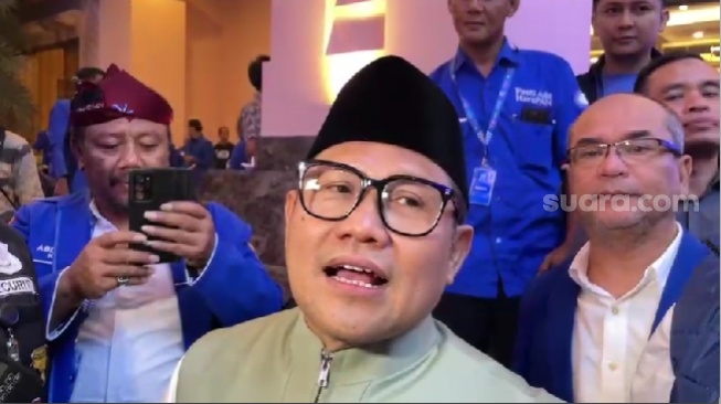 Ketua Umum Partai Kebangkitan Bangsa (PKB) Muhaimin Iskandar alias Cak Imin ditemui usai menghadiri acara HUT ke-25 PAN di Hotel Sultan, Jakarta Pusat, Senin (28/8/2023). (Suara.com/Novian)