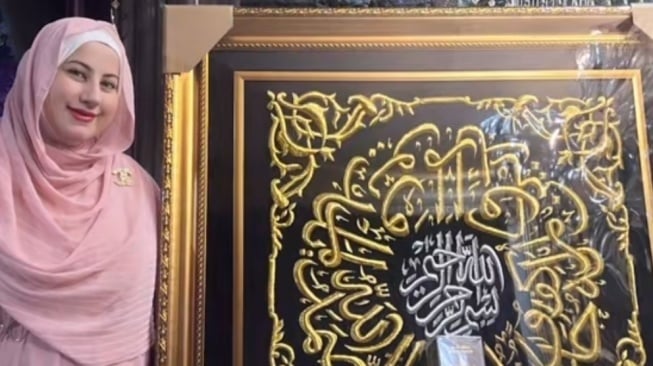 Tasyi Athasyia Berikan Kiswah Kabah Untuk Ultah Ibunda, Disebut Asli Dari Kerajaan Arab Saudi: Apa Khasiatnya?