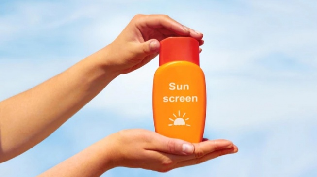 3 Rekomendasi Sunscreen Ini Diklaim Dapat Mencerahkan Kulit, Cocok untuk Pemula