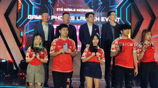 Spesifikasi dan harga ZTE Nubia Red Magic 8S Pro yang resmi diluncurkan ke Indonesia pada Selasa (29/8/2023). [Suara.com/Dicky Prastya]