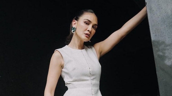 Biodata dan Agama Luna Maya (Instagram/@lunamaya)