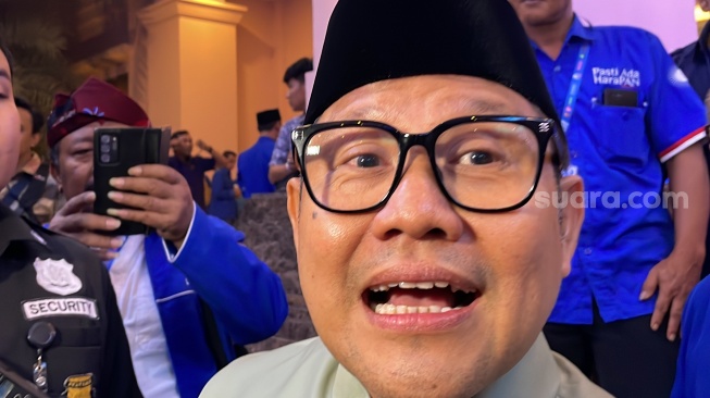 Ketua Umum Partai Kebangkitan Bangsa (PKB) Muhaimin Iskandar atau Cak Imin usai menghadiri acara HUT ke-25 PAN di Hotel Sultan, Jakarta, Senin (28/8/2023). (Suara.com/Novian)