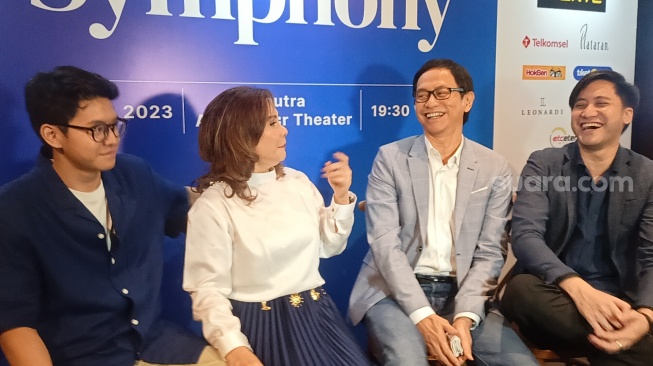 Keluarga Addie MS dalam konferensi pers konser 'A Family Symphony' yang ditemui di Kebayoran Baru, Jakarta Selatan pada Senin (28/8/2023) [Suara.com/Rena Pangesti]