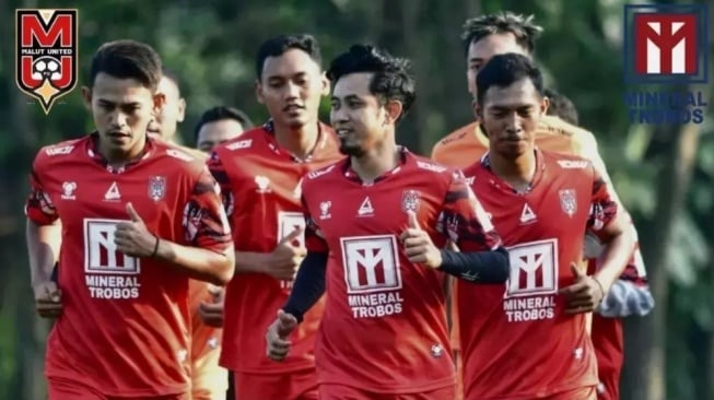 44 Orang Tua Pemain Malut United FC Diberangkatkan Umroh ke Tanah Suci