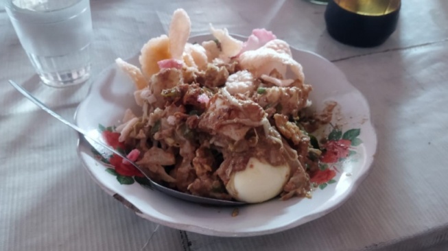 Porsi Jumbo, Sensasi Sarapan Gado-Gado Bude Okan di Mendalo Jambi