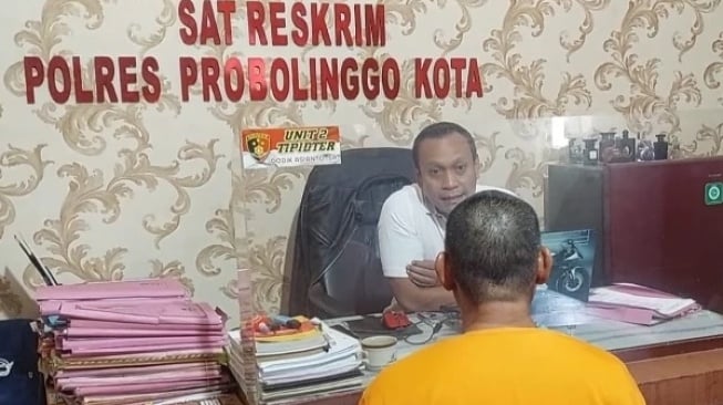 Keterlaluan! Oknum Guru Ekstrakulikuler Pencak Silat Sodomi Muridnya di Kamar Mandi Sekolah