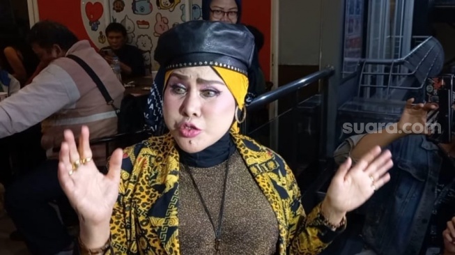 Di Usia 72, Elvy Sukaesih Belum Ada Niat Pensiun Bernyanyi