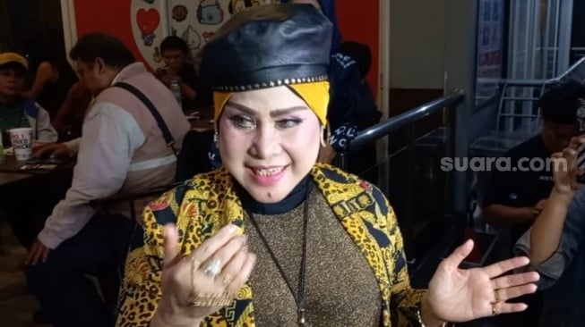 Kelewat Detail, Band Pengiring Suka Deg-degan Kalau Manggung Bareng Elvy Sukaesih