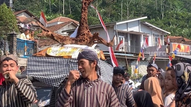 Kisah Ritual Boyong Oyod Genggong Desa Kalilunjar, Dari Gunungan Setinggi 3 Meter hingga Ribuan Tumpeng