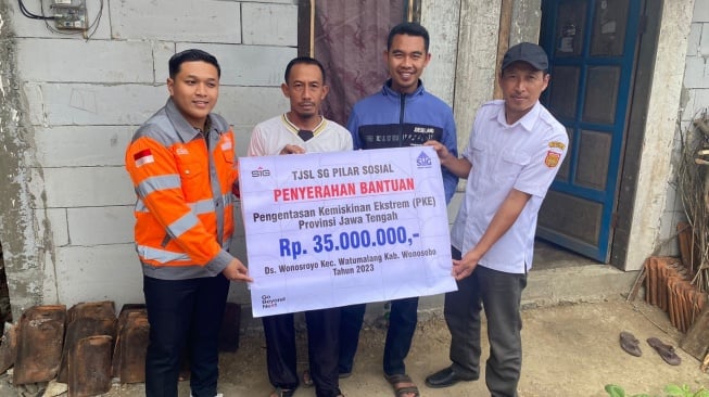 Dukung Pengentasan Kemiskinan Ekstrim di Jawa Tengah, Semen Gresik Salurkan Rp215 Juta untuk desa di 5 Kabupaten