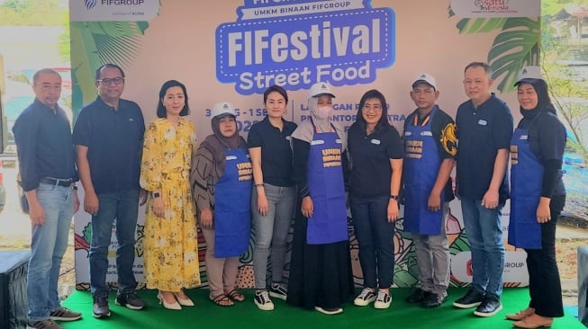 Peresmian kegiatan FIFestival 2023 yang dihadiri oleh sejumlah jajaran direksi FIFGROUP dengan para pelaku UMKM binaan  [FIFGROUP]