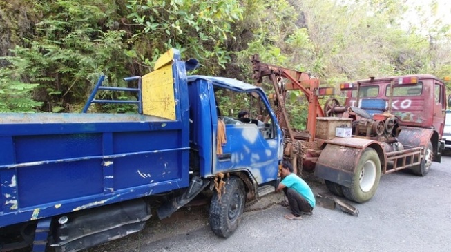 Truk Engkel Masuk Jurang di Kebumen, Ternyata Bawa 30 Penumpang, 5 Orang Dinyatakan Meninggal Dunia