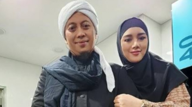 Opick Rayakan Ultah Anak Bareng Mantan Istri, Bebi Silvana Curhat Hatinya Terluka: Jahat Kalian Semua