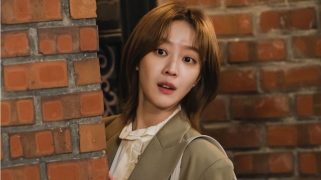 3 Inspirasi Fashion yang Trendi ala Bintang 'Destined With You' Jo Bo Ah