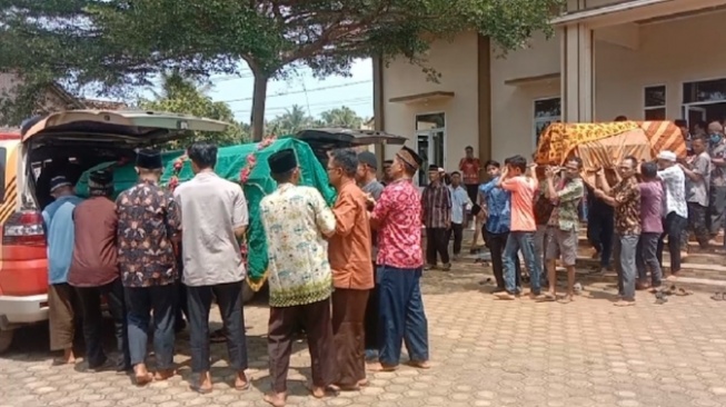 Dua Siswa SMAN 1 Bandar Sribhawono Meninggal Ditabrak Mobil saat Berangkat Sekolah