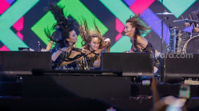 Grup Dangdut Trio Macan tamil di Panggung Synchronize Festival 2023 di Gambir Expo Kemayoran, Jakarta, Jumat (1/9/2023). [Suara.com/Alfian Winanto]