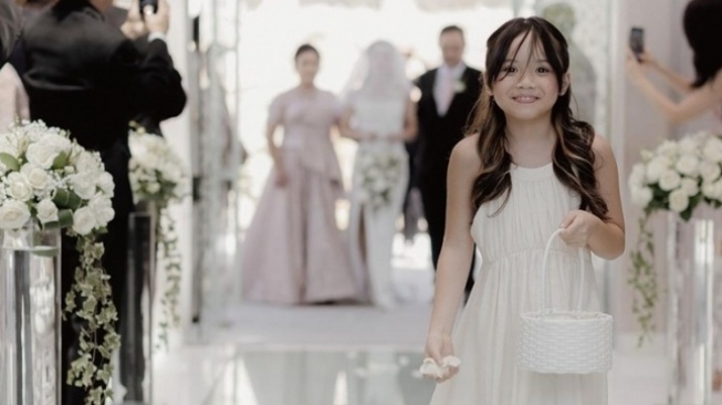 Anak Artis Jadi Flower Girl (Instagram/@gritteagatha)