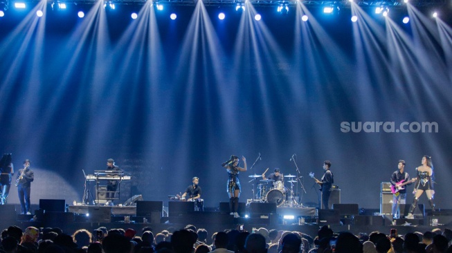 Grup Dangdut Trio Macan tampil di Panggung Synchronize Festival 2023 di Gambir Expo Kemayoran, Jakarta, Jumat (1/9/2023). [Suara.com/Alfian Winanto]