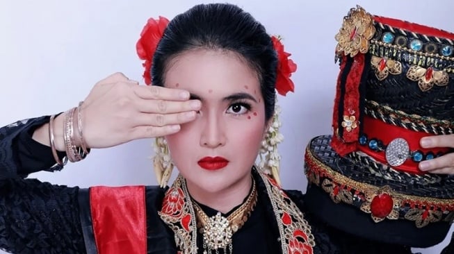 Dulu Dijuluki Ratu FTV, Intip 9 Potret Dulu dan Kini Kadek Devi yang Wajahnya Masih Terlihat Awet Muda