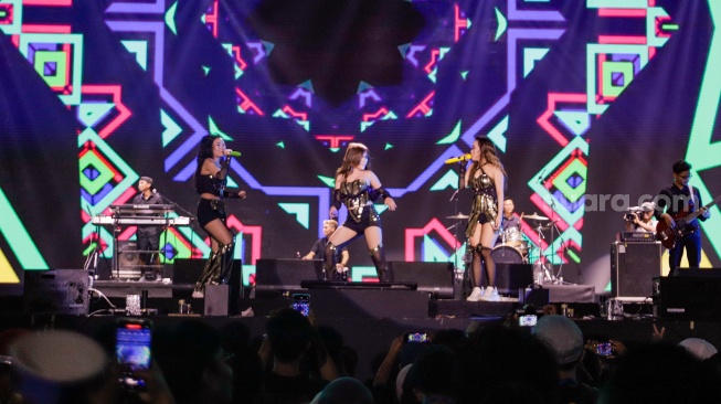 Grup Dangdut Trio Macan tampil di Panggung Synchronize Festival 2023 di Gambir Expo Kemayoran, Jakarta, Jumat (1/9/2023). [Suara.com/Alfian Winanto]