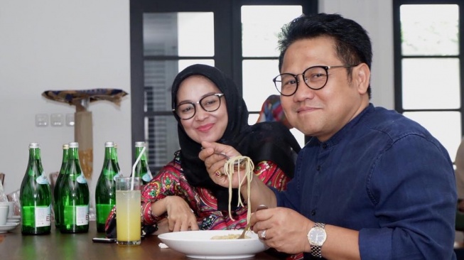 Senyum Rustini Murtadho Istri Cak Imin, Bakal Cawapres Anies Baswedan, IRT Lulusan IAIN yang Kerap Tampil Modis