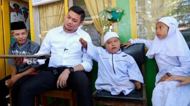 Persahabatan Difabel Reski dan Marwah Bikin Mewek Jutaan Orang, Bupati Gowa Sumbang Kursi Roda