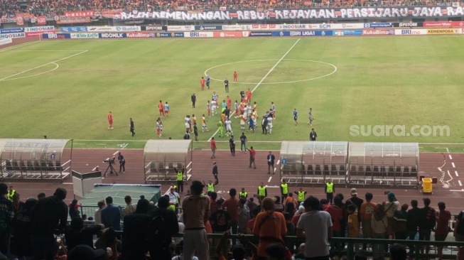 Laga Persija Jakarta vs Persib Bandung dalam pertandingan pekan ke-11 BRI Liga 1 2023-2024 di Stadion Patriot Candrabhaga, Bekasi, Sabtu (2/9/2023) sore WIB. [Suara.com/Mae Harsa]