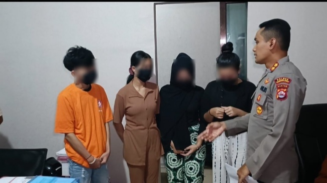 Promosikan Situs Judi Online 4 Selebgram Di Pandeglang Ditangkap Polisi 