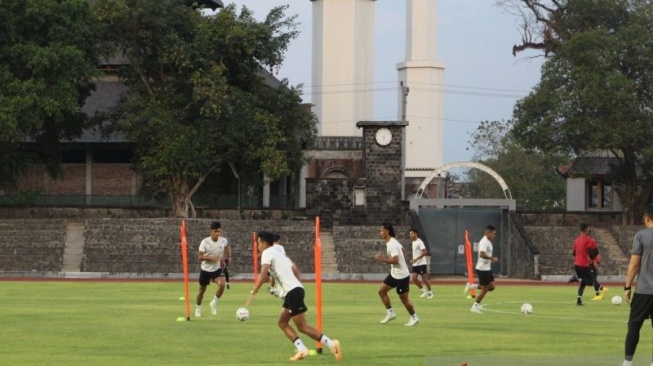 Sejumlah pemain Timnas Indonesia U23 telah melakukan persiapan melawan Tim Taiwan, dalam babak Kualifikasi Piala AFC Championship 2023 Grup K, di Stadion Sriwedari Solo, Senin (4/9/2023). ANTARA/Bambang Dwi Marwoto.