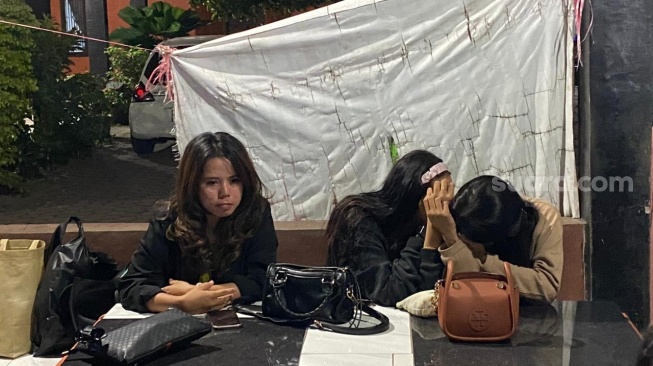 Usai Viral Cecoki Kucing Miras, 3 Wanita di Padang Minta Maaf Sembari Menangis