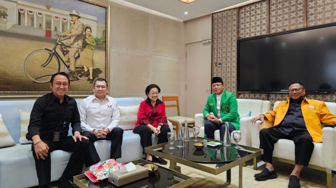 Ketum Parpol Koalisi pendukun Ganjar Pranowo berkumpul dengan Ketum PDIP Megawati Soekarnoputri. (Ist)
