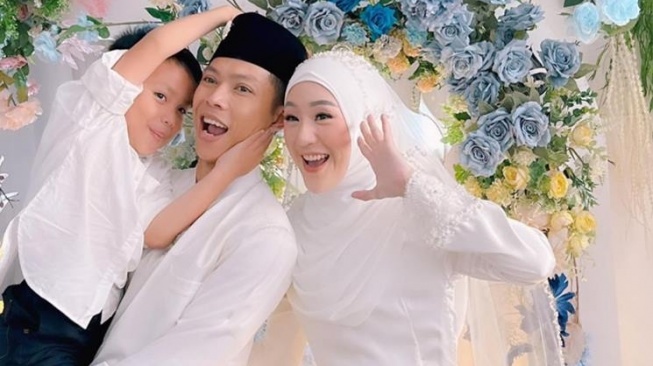 Larissa Chou Ungkap Alasan Jatuh Cinta ke Ikram Rosadi: Dia Royal Banget dan Suka Berbagi