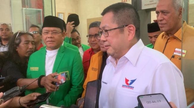 Ketua Umum Perindo Hary Tanoesoedibjo dan Plt Ketua Umum PPP Mardiono di DPP PDIP, Senin (4/9/2023). [Suara.com/Rakha]