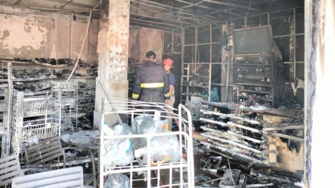 Minimimarket di Kabupaten Tangerang ludes terbakar hingga mengalami kerugian Rp1 miliar. (Foto: Dok. BPBD Kabupaten Tangerang)