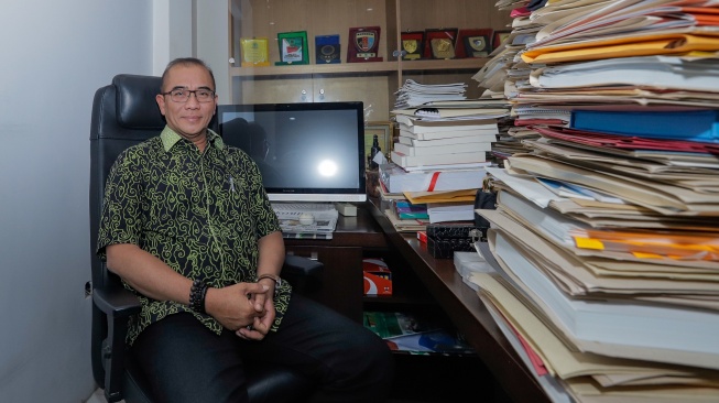 Ketua Komisi Pemilihan Umum (KPU) Hasyim Asy'ari saat ditemui tim Suara.com di Kantor KPU Pusat, Jakarta, Selasa (5/9/2023). [Suara.com/Alfian Winanto]