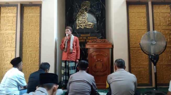 Polsek Ledokombo Delegasikan Ustaz dalam Ngaji Kamtibmas di Polres Jember