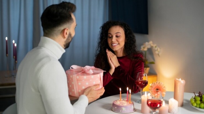 5 Hadiah Spesial untuk Momen Ulang Tahun Pacar yang Sangat Memorable