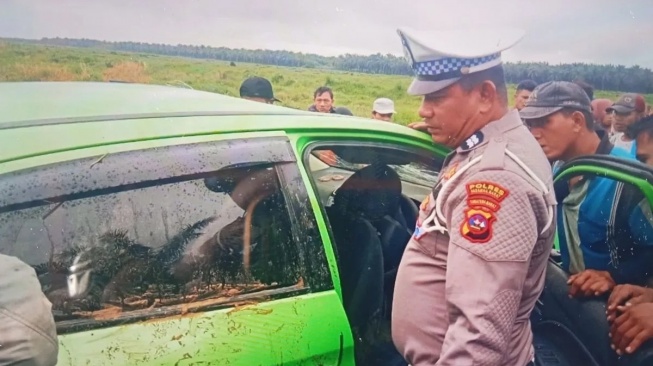 Mobil Terbalik Masuk Parit, 2 Orang Tewas dalam Kecelakaan di Pasaman Barat