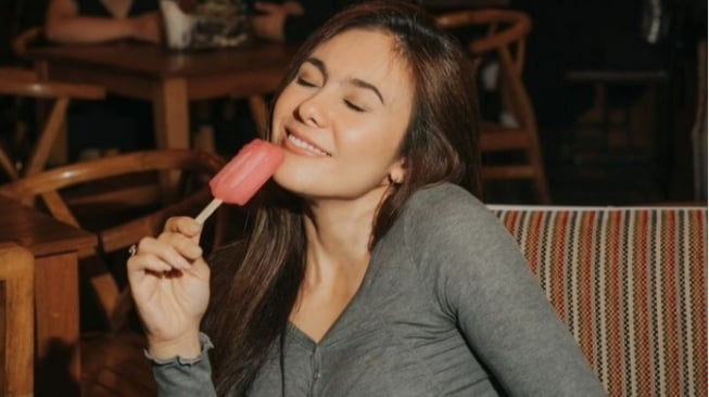 Biodata dan Agama Wulan Guritno, Artis Seksi yang Promosikan Situs Haram Judi Online