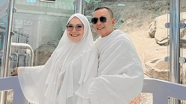 Seleb Dikritik saat Umrah. (Instagram/@mom_ayting92_)