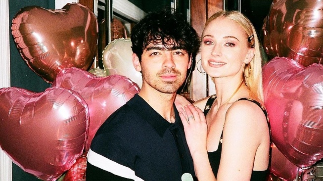 Joe Jonas dan Sophie Turner Diisukan Cerai, Ini 3 Tandanya