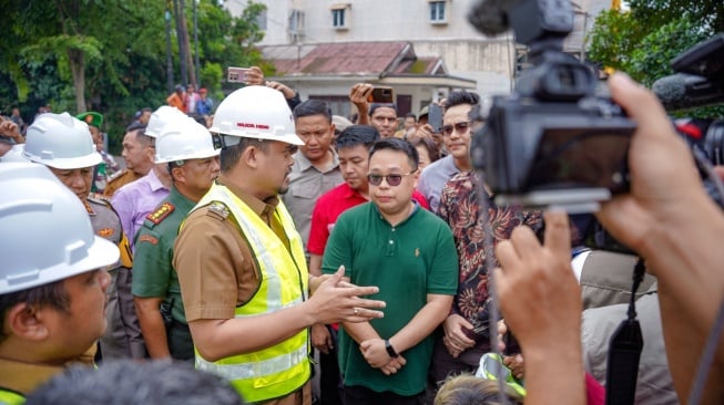 Bobby Nasution Debat dengan Warga soal Pelebaran Parit di Jalan Sampali: Jangan Kepentingan Kalian Saja Mau Dimengerti!