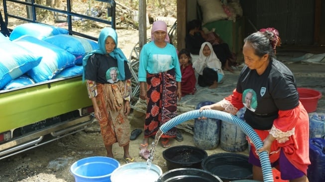 Komunitas Warteg Bantu Penuhi Kebutuhan Air Bersih Ratusan Warga Sampang