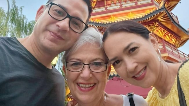 Sibylle Ollmann, Ibu Ira Wibowo dan Ari Wibowo. (Instagram/irawbw)