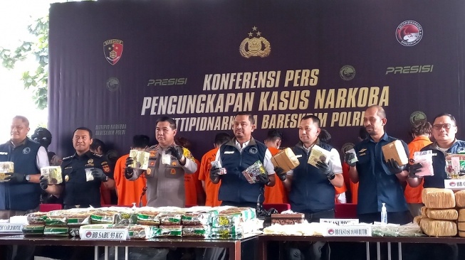 Dittipidnarkoba Bareskrim Polri mengungkap kasus peredaran sabu, ekstasi, ganja hingga kokain. Pengungkapan kasus narkoba itu dirilis di Bareskrim Polri, Jakarta, Rabu (6/9/2023). [Suara.com/Yasir]