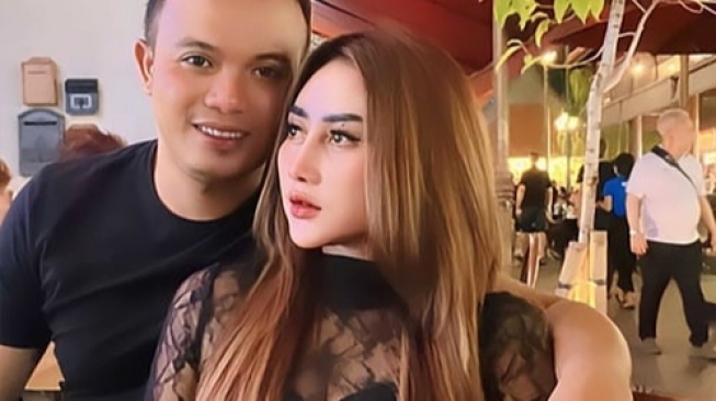 Seleb TikTok Luluk Nuril dan suaminya [Instagram]