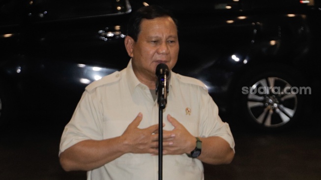 So that you don't seem old, Prabowo's way of greeting students actually