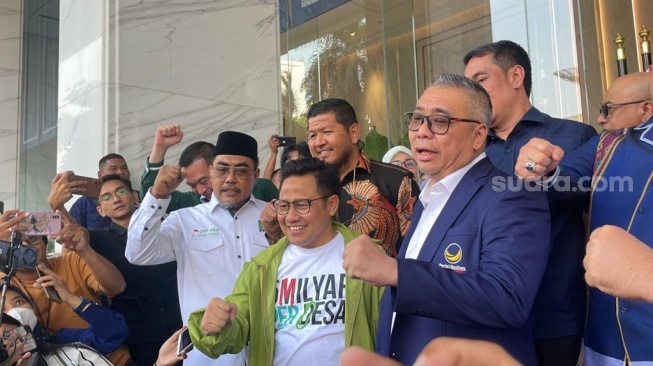 Ketua Umum Partai Kebangkitan Bangsa (PKB) Muhaimin Iskandar atau Cak Imin menyambangi NasDem Tower, Jakarta Pusat, Rabu (6/9/2023). (Suara.com/Novian)